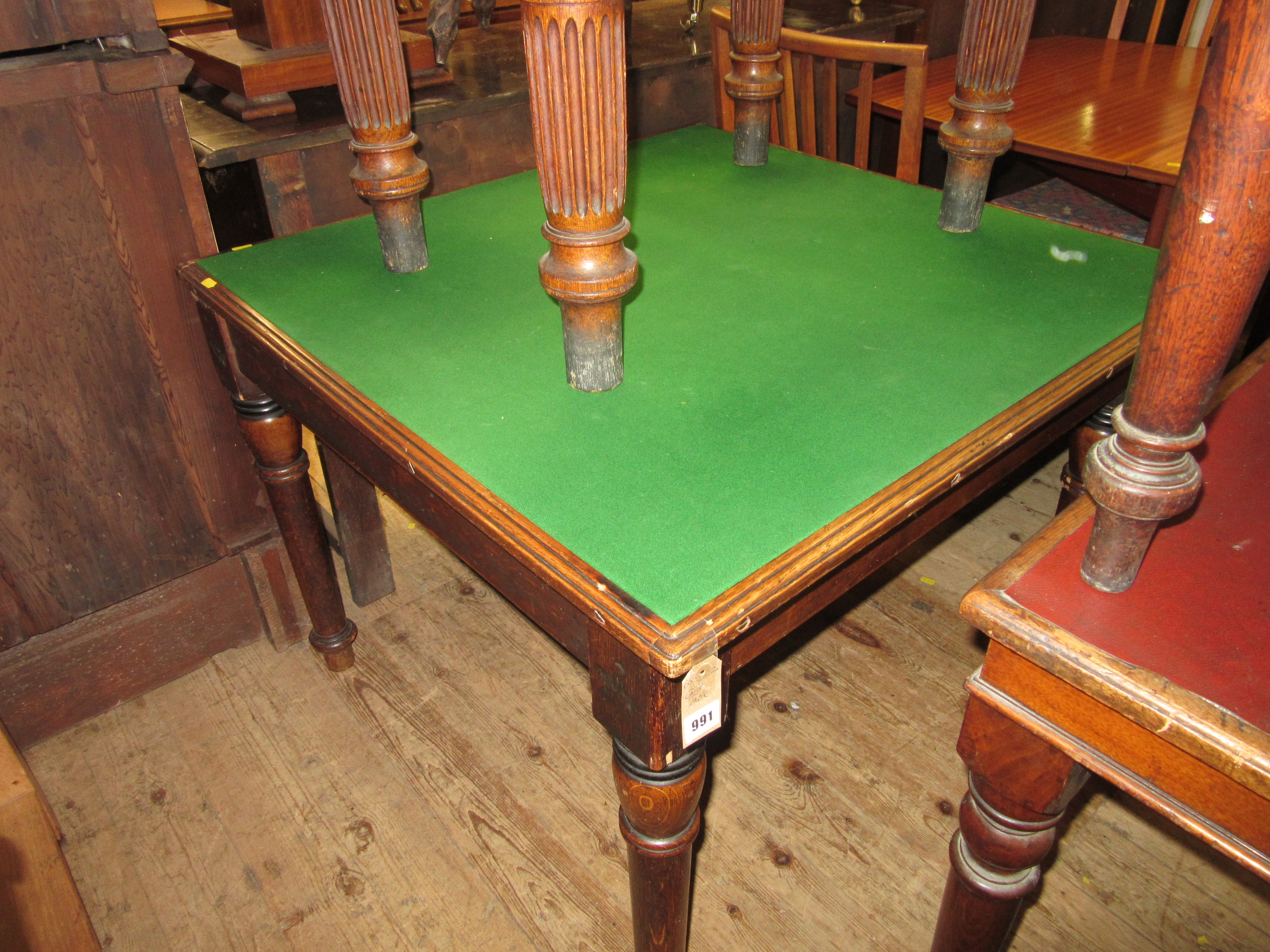 CARD TABLE Image