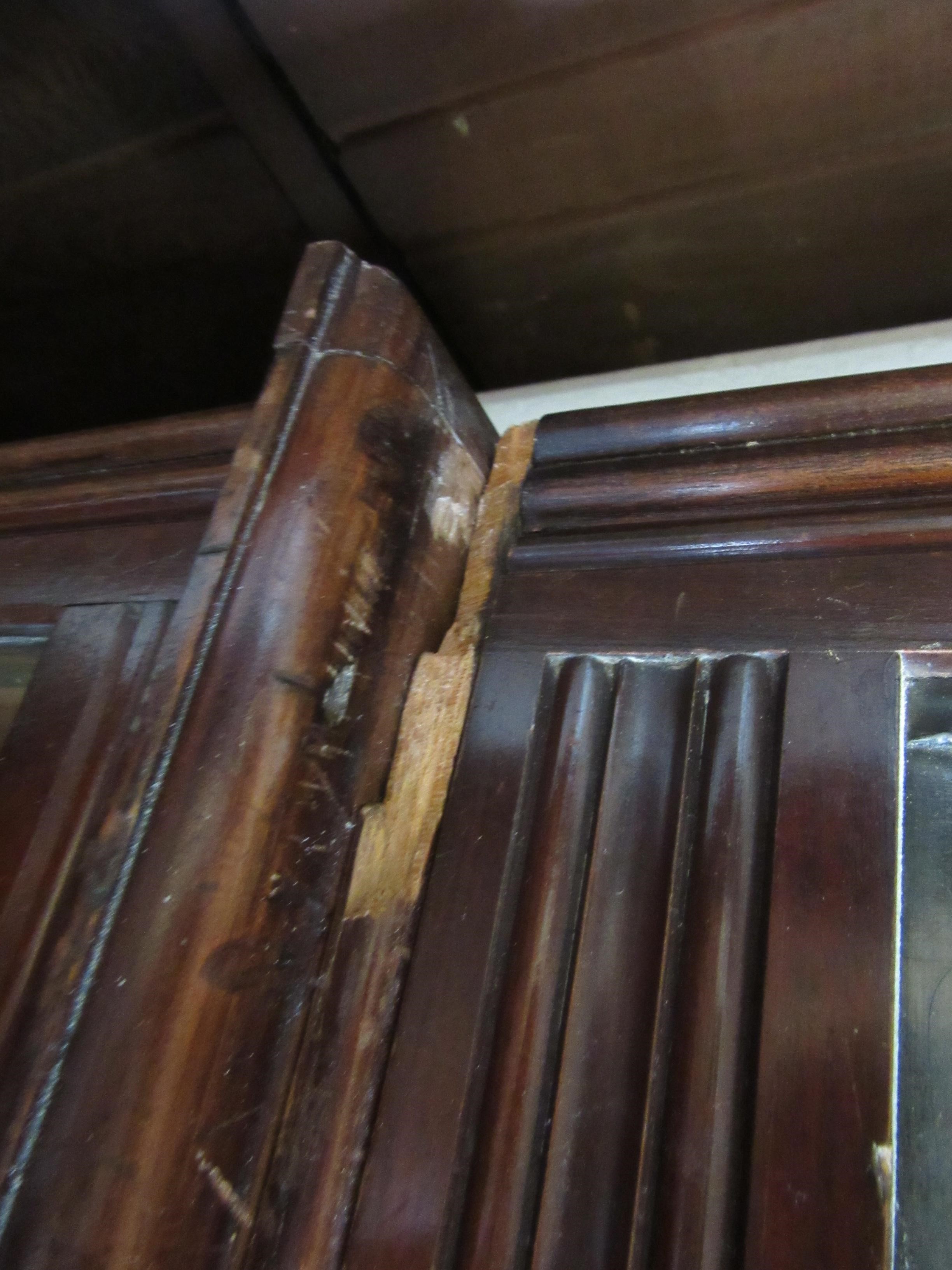 LARGE DISPLAY CABINET Image