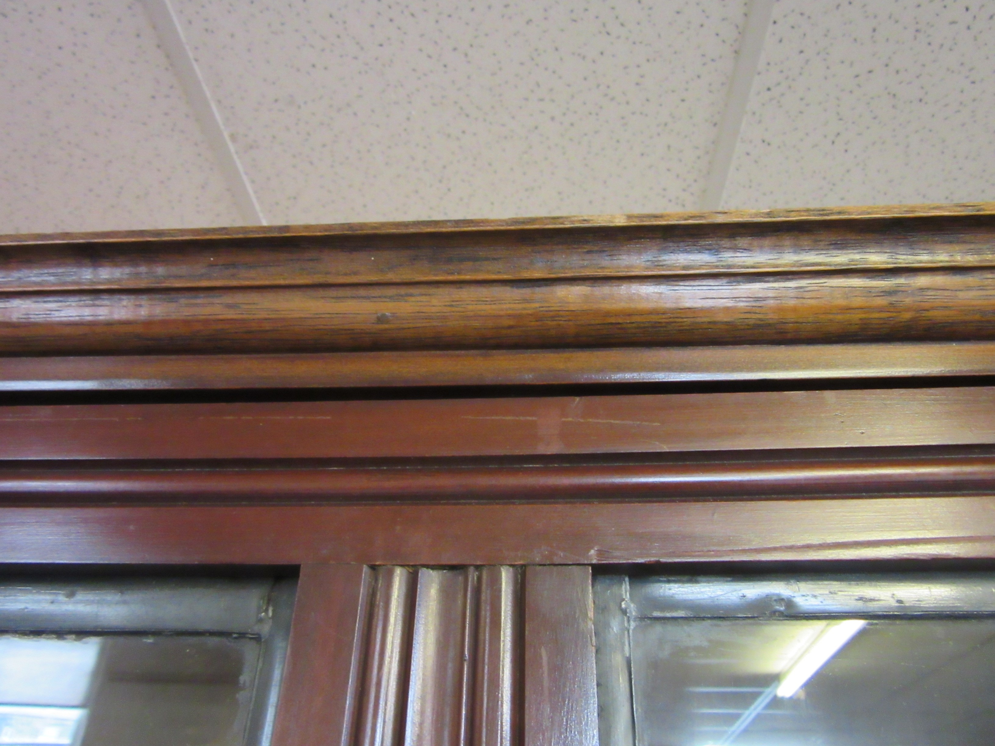 LARGE DISPLAY CABINET Image