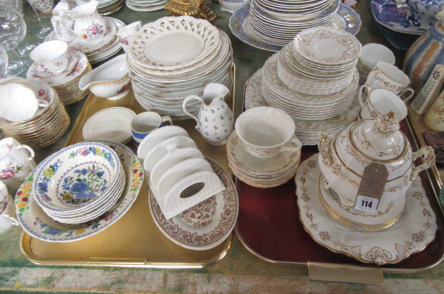 TWO TRAYS OF CERAMICS INCLUDING MASONS AND WEDGWOOD  Image