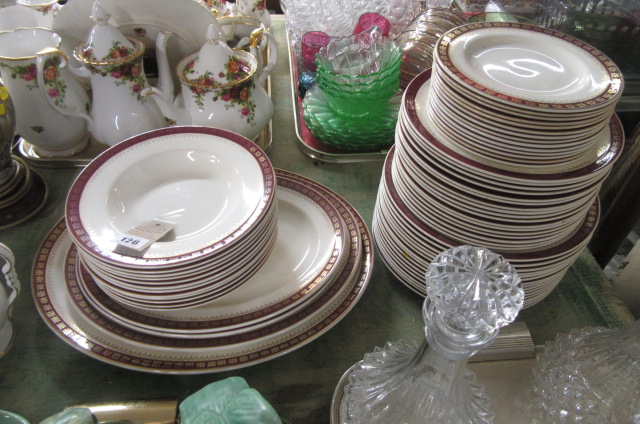 QUANTITY OF CROWN DUCAL TABLE WARE Image