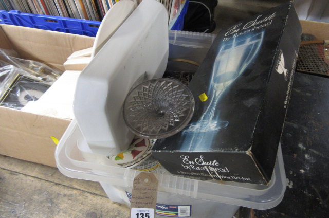 BOX OF MISCELLANEOUS INCLUDING GLASS Image