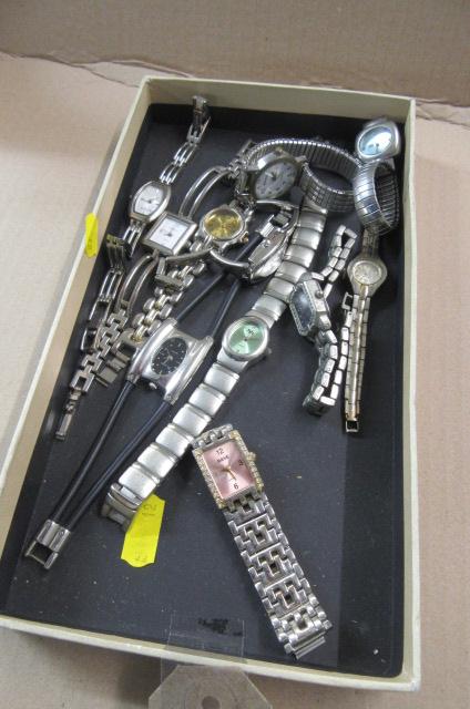 TRAY OF WATCHES Image