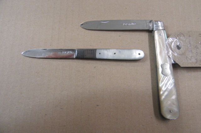 TWO SILVER MOTHER OF PEARL FOLDING FRUIT KNIVES Image