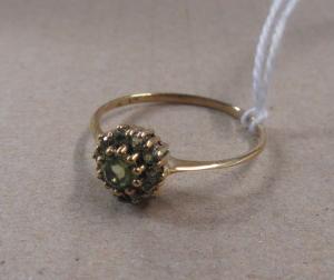 9CT GOLD PERIDOT RING Image