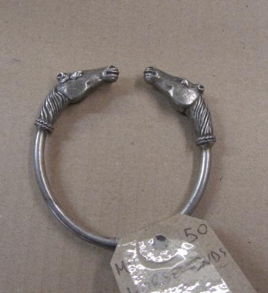 HORSE ENDS WHITE METAL BRACELET Image