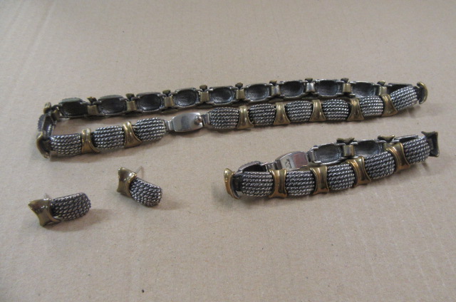 NECKLACE AND MATCHING BRACELET WITH EARRINGS Image