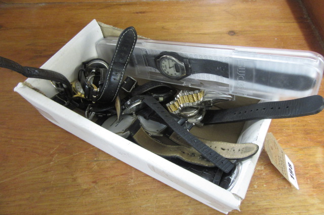 BOX OF GENTS WATCHES Image