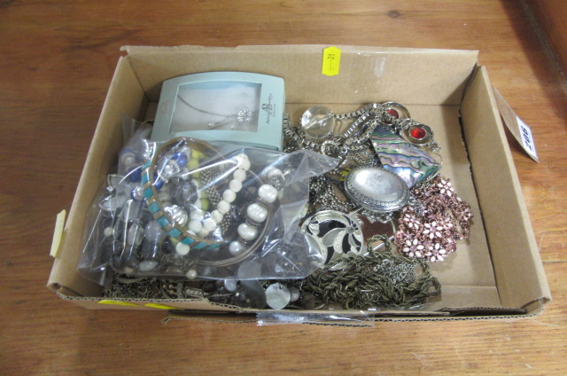 SMALL BOX OF COSTUME JEWELLERY Image
