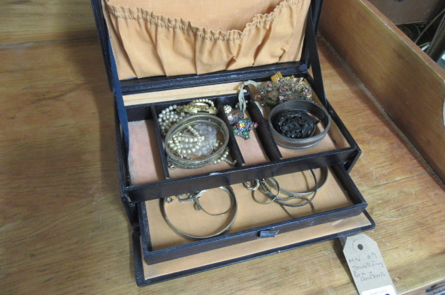 JEWELLERY BOX AND CONTENTS Image