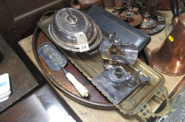 TRAY AND CONTENTS Image