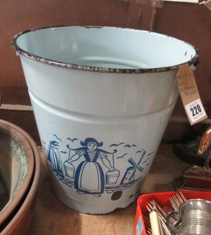 DUTCH ENAMEL BUCKET Image