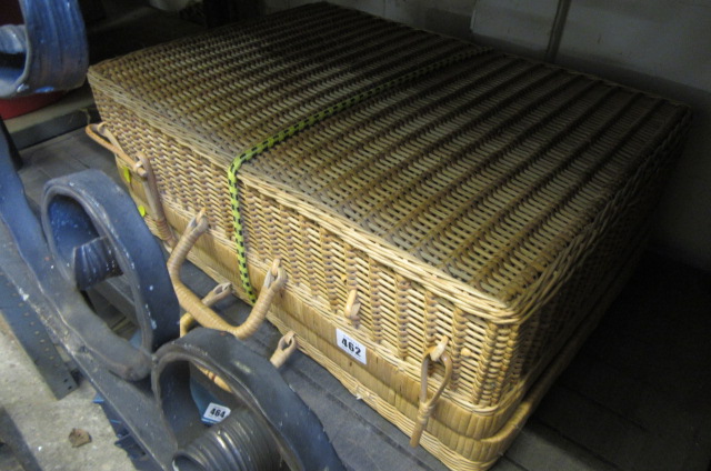 PICNIC HAMPER Image