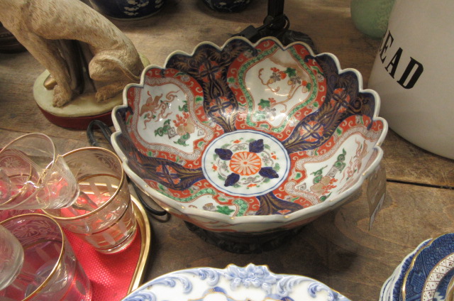 IMARI BOWL AND STAND Image