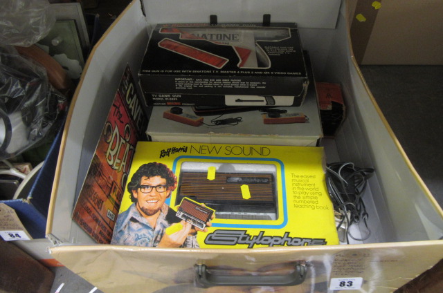 TV GAME  ROLF HARRIS STYLOPHONE AND BEATLES SIGN Image