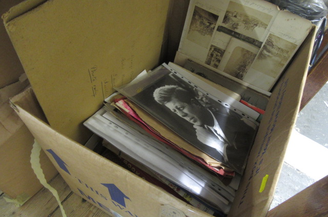 BOX OF PHOTOS AND EPHEMERA Image