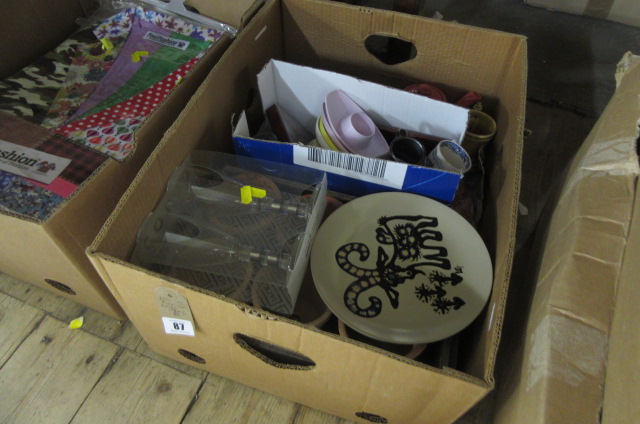 BOX OF MISCELLANEOUS ITEMS Image