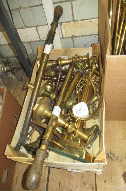 BOX OF BRASS INCLUDING CANDLESTICKS AND TABLE LAMPS ETC Image