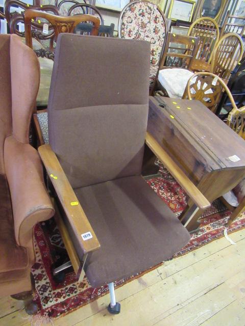 RETRO ARM CHAIR Image