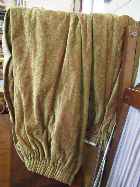 PAIR OF LINED CURTAINS APPROX 7 AND HALF FOOT DROP Image