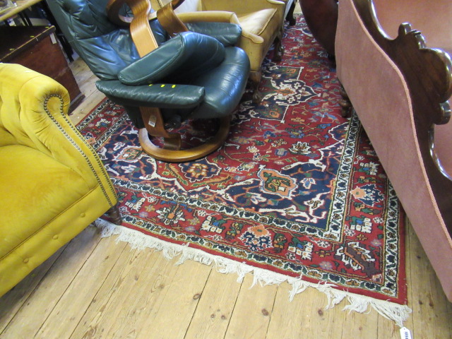LARGE RED PATTERNED RUG Image