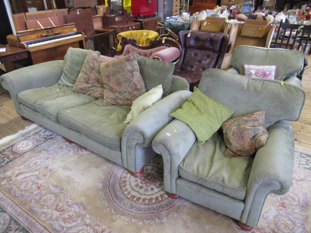 GREEN THREE PIECE SUITE Image