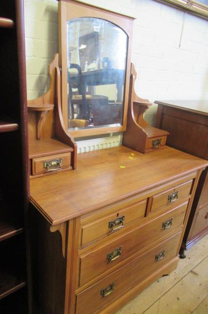 DRESSING CHEST Image