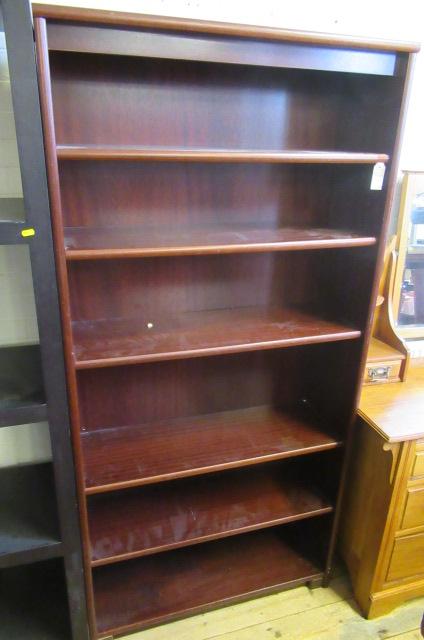 TALL BOOKSHELF Image