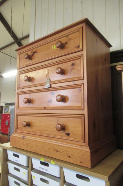 SMALL PINE CHEST OF DRAWERS Image