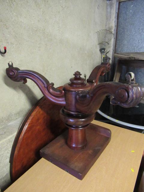 MAHOGANY BREAKFAST TABLE Image