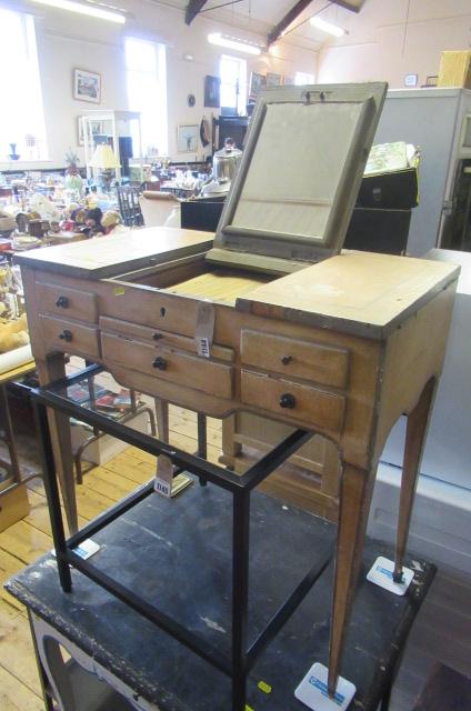 PAINTED DRESSING TABLE Image