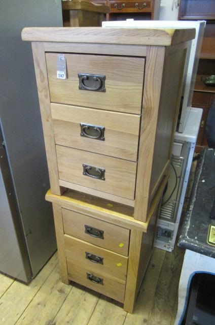 PAIR OF LIGHT OAK BEDSIDE CABINETS Image