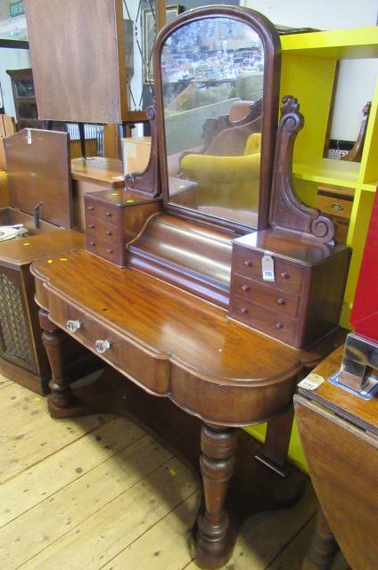 DUCHESS DRESSING TABLE Image