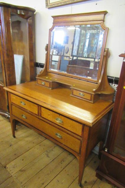 OAK DRESSING CHEST Image