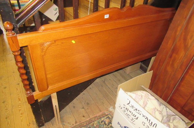 OAK DOUBLE HEADBOARD Image