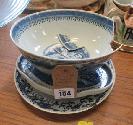 QUANTITY OF CHINESE BLUE AND WHITE PORCELAIN Image
