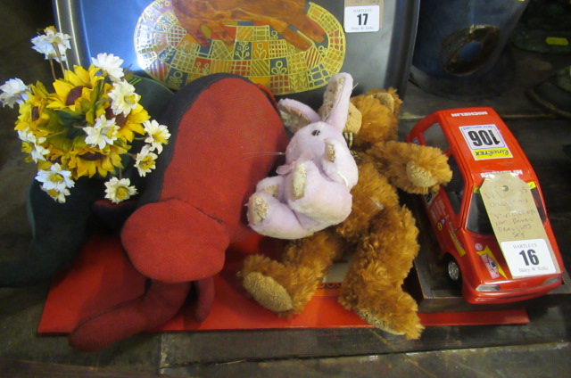 COLLECTION OF VINTAGE TOYS INCLUDING BOXED DRAUGHTS SET Image