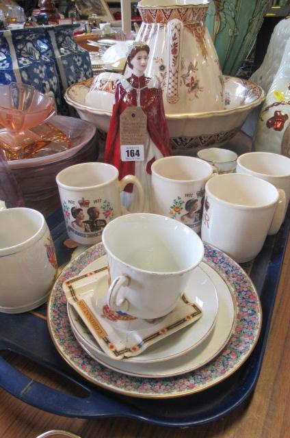 TRAY OF ROYAL COMMEMORATIVE CERAMICS INCLUDING ROYAL WORCESTER THE QUEENS 80TH BIRTHDAY FIGURE Image