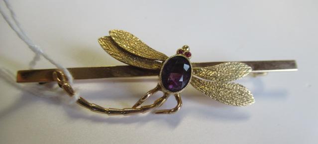 9CT GOLD AND AMETHYST DRAGONFLY BROOCH Image