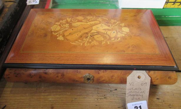 INLAID MUSICAL JEWELLERY BOX Image