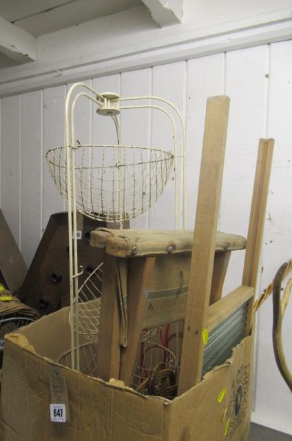 BOX OF VINTAGE ITEMS Image