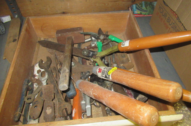 BOX OF TOOLS Image