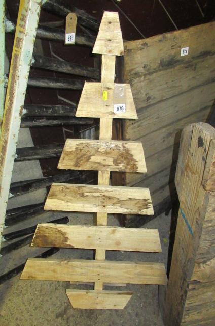 CREEL AND A PALLET CHRISTMAS TREE Image