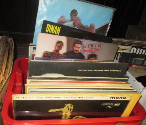 BOX OF 1980'S AND OTHER LP RECORDS Image