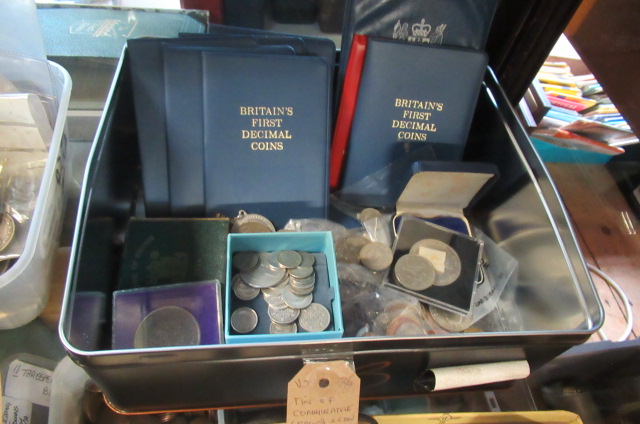 TIN OF COMMEMORATIVE CROWNS AND COIN SETS AND A SMALL BOX OF SILVER COINAGE Image