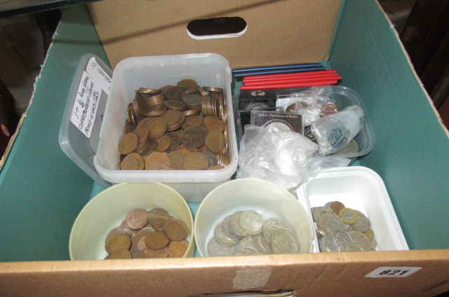 BOX OF BRITISH COMMEMORATIVE CROWNS AND CUPRO NICKLE COINAGE Image