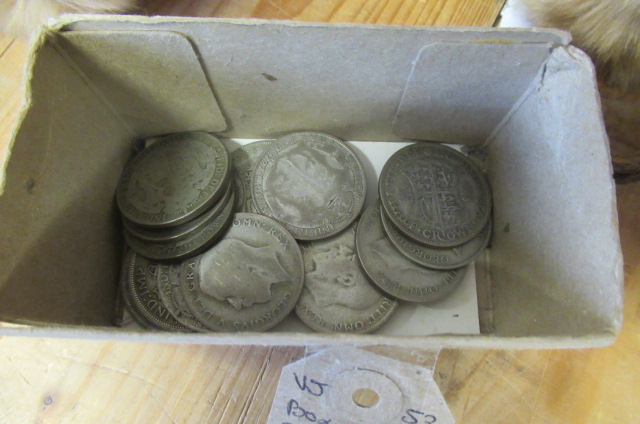 BOX OF EDWARD VII AND GEORGE V SILVER HALF CROWNS Image