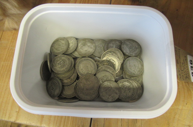 QUANTITY OF MAINLY SILVER BRITISH SHILLINGS Image
