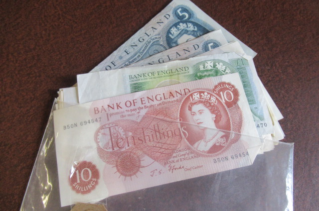 QUANTITY OF FORDE BANK NOTES INCLUDING £5 £1 AND TEN SHILLING EXAMPLES Image