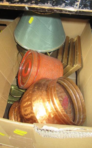 BOX OF MISCELLANEOUS ITEMS Image